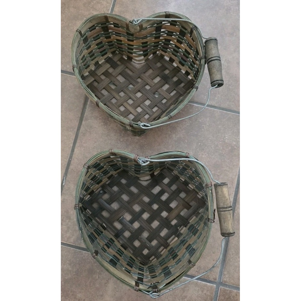 Vintage Heart Shaped Baskets Wood Metal Handle 2pc Woven Weaved Cottage‎